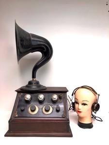 lot 4 image: Antique COLIN B. KENNEDY Company Tube Radio wHorn & Headphones