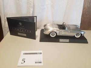 lot 5 image: 112 Scale 1957 Chevrolet Corvette Roadster #04931000 Limited Edition Fine Pewter Replica Model by Franklin Mint