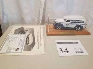 lot 34 image: 124 Scale 1940 Chevrolet Panel Delivery Truck Die-cast Metal Replica Model by Danbury Mint