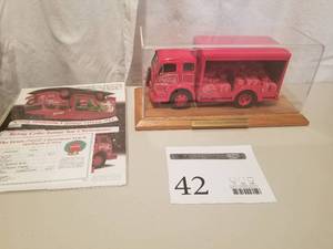 lot 42 image: 124 Scale 1955 White 3014WLB Delivery Truck Die-cast Metal Replica Model by Danbury Mint
