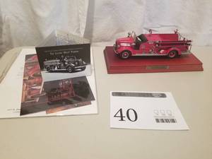 lot 40 image: 132 Scale 1948 Mack Pumper Die-cast Metal Replica Model by Franklin Mint