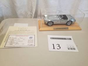 lot 13 image: 124 Scale 1962 Shelby ACCobra Roadster Die-cast Metal Replica Model by Danbury Mint