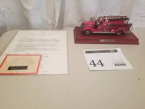lot 44 image: 132 Scale 1948 Mack Pumper #49245000 Limited Edition Die-cast Metal Replica Model by Franklin Mint