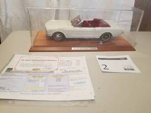 lot 2 image: Museum Masterpiece 112 Scale 1964 12 Ford Mustang Convertible Die-cast Metal Replica Model by Danbury Mint