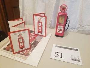 lot 51 image: Vintage Gas Pump Clock by Franklin Mint