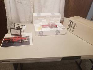 lot 64 image: 124 Scale 1940 Ford Pickup Truck Die-cast Metal Replica Model by Franklin Mint (in original packaging)