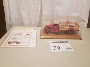lot 79 image: 124 Scale 1933 International A-5 Delivery Truck Die-cast Metal Replica Model by Danbury Mint