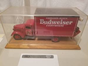 lot 80 image: 124 Scale 1937 Chevrolet 1-12 Ton Delivery Truck Die-cast Metal Replica Model by Danbury Mint
