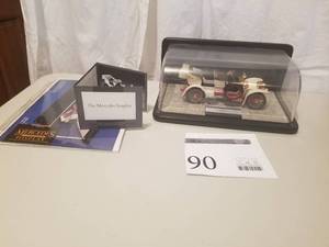 lot 90 image: 124 Scale Mercedes Simplex Roadster Die-cast Metal Replica Model by Danbury Mint