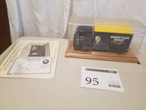 lot 95 image: 124 Scale 1955 White 3014WLB Delivery Truck Die-cast Metal Replica Model by Danbury Mint