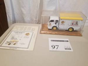 lot 97 image: 124 Scale 1955 White 3014WLB Milk Truck Die-cast Metal Replica Model by Danbury Mint