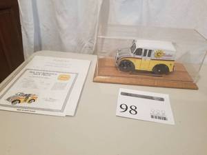 lot 98 image: 124 Scale 1950 Divco Model 13 Milk Truck Die-cast Metal Replica Model by Danbury Mint