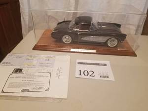 lot 102 image: Museum Masterpiece 112 Scale 1957 Chevrolet Corvette Coupe Die-cast Metal Replica Model by Danbury Mint