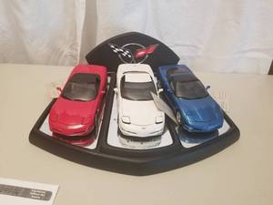 lot 107 image: Lot of (3) 124 Scale Corvette Limited Edition Die-cast Metal Replica Models by Franklin Mint