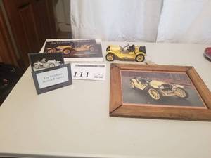 lot 111 image: 124 Scale 1915 Stutz Bearcat Roadster Die-cast Metal Replica Model by Franklin Mint