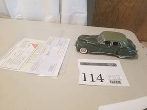 lot 114 image: 124 Scale 1941 Cadillac Sixty Special Fleetwood Sedan Die-cast Metal Replica Model by Danbury Mint
