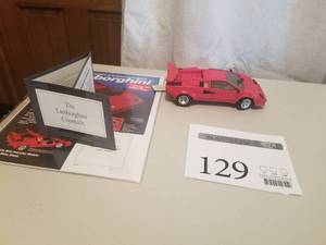 lot 129 image: 124 Scale Lamborghini Countach Sports Car Die-cast Metal Replica Model by Franklin Mint