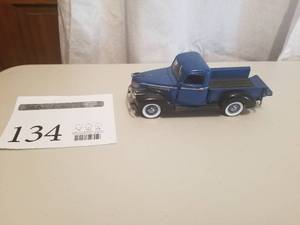 lot 134 image: 124 Scale 1941 Chevrolet Pickup Truck Die-cast Metal Replica Model