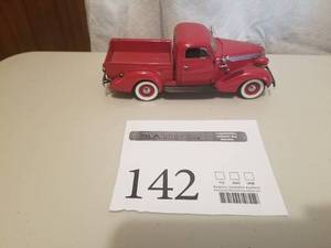 lot 142 image: 124 Scale 1937 Studebaker Pickup Truck Die-cast Metal Replica Model