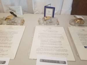 lot 161 image: 124 Scale 1957 Chevrolet Corvette Coupe European Full-Lead Crystal with 24 karat gold electroplate Replica Model by Franklin Mint