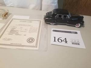 lot 164 image: 124 Scale 1941 Cadillac Fleetwood Series Sixty Special Sedan Die-cast Metal Replica Model by Danbury Mint