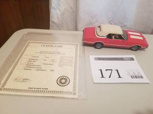 lot 171 image: 124 Scale 1970 Oldsmobile 442 W-30 Convertible Die-cast Metal Replica Model by Danbury Mint