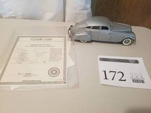 lot 172 image: 124 Scale 1933 Pierce Arrow Silver Arrow Sedan Die-cast Metal Replica Model by Danbury Mint
