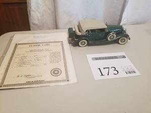 lot 173 image: 124 Scale 1932 Cadillac V-16 Sport Phaeton Die-cast Metal Replica Model by Danbury Mint