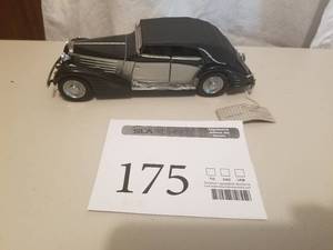 lot 175 image: 124 Scale 1939 Maybach Zeppelin Phaeton Die-cast Metal Replica Model by Franklin Mint