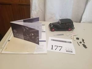lot 177 image: 124 Scale 1933 Ford Deluxe Sedan Die-cast Metal Replica Model by Franklin Mint