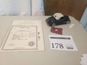lot 178 image: 124 Scale 1936 Ford Deluxe Cabriolet Convertible Die-cast Metal Replica Model by Danbury Mint