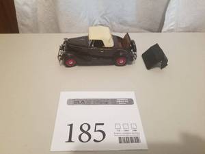 lot 185 image: 124 Scale 1935 Cadillac V-8 Convertible Die-cast Metal Replica Model