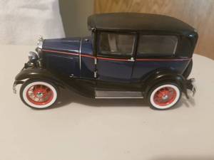 lot 188 image: 124 Scale 1930 Ford Model A Tudor Coupe Die-cast Metal Replica Model by Franklin Mint