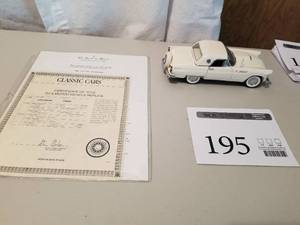 lot 195 image: 124 Scale 1956 Ford Thunderbird Hardtop Convertible Die-cast Metal Replica Model by Danbury Mint