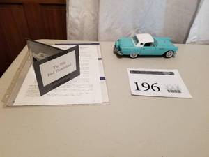 lot 196 image: 124 Scale 1956 Ford Thunderbird Hardtop Convertible Die-cast Metal Replica Model by Franklin Mint