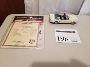 lot 198 image: 124 Scale 1966 Ford Mustang Convertible Die-cast Metal Replica Model by Danbury Mint