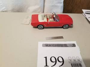 lot 199 image: 124 Scale 1964-12 Ford Mustang Convertible Die-cast Metal Replica Model by Franklin Mint