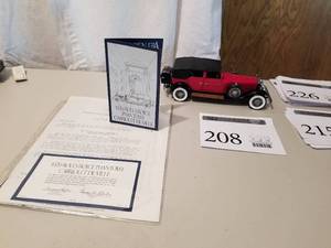 lot 208 image: 124 Scale 1929 Rolls-Royce Phantom I Cabriolet De Ville Phaeton Die-cast Metal Replica Model by Franklin Mint