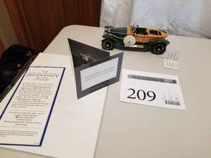 lot 209 image: 124 Scale 1914 Rolls-Royce Silver Ghost Roadster Die-cast Metal with Solid Wood Coachwork Replica Model by Franklin Mint