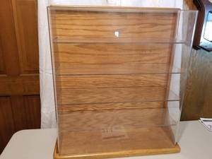 lot 214 image: Wood Display Case with Plexiglass Cover and Shelves