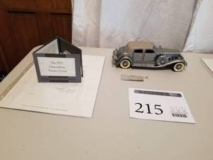 lot 215 image: 124 Scale 1933 Dusenberg Twenty Grand Sedan Die-cast Metal Replica Model by Franklin Mint