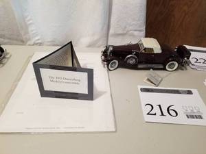 lot 216 image: 124 Scale 1933 Dusenberg Model J Convertible Die-cast Metal Replica Model by Franklin Mint