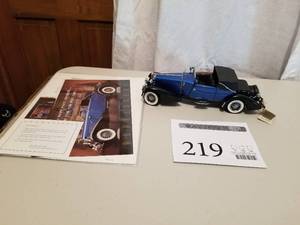 lot 219 image: 124 Scale 1933 Dusenberg J Victoria Convertible Die-cast Metal Replica Model by Franklin Mint