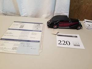 lot 220 image: 124 Scale 1939 Maybach Zeppelin Sedan Convertible Die-cast Metal Replica Model by Franklin Mint