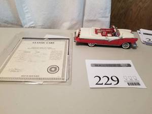 lot 229 image: 124 Scale 1956 Ford Fairlane Sunliner Convertible Die-cast Metal Replica Model by Danbury Mint