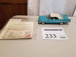 lot 233 image: 124 Scale 1957 Chrysler New Yorker Convertible Die-cast Metal Replica Model by Danbury Mint