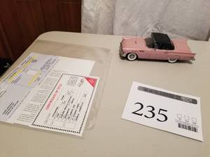 lot 235 image: 124 Scale 1958 Ford Thunderbird Convertible Die-cast Metal Replica Model by Danbury Mint
