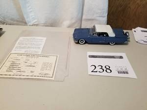 lot 238 image: 124 Scale 1958 Ford Thunderbird Convertible Die-cast Metal Replica Model by Danbury Mint