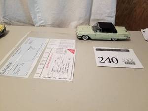 lot 240 image: 124 Scale 1959 Ford Thunderbird Convertible Die-cast Metal Replica Model by Danbury Mint