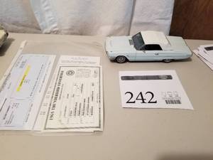 lot 242 image: 124 Scale 1965 Ford Thunderbird Convertible Die-cast Metal Replica Model by Danbury Mint